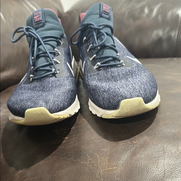 Nike Blue and Pink Sneakers with Sporty Design - Picture 7 of 7